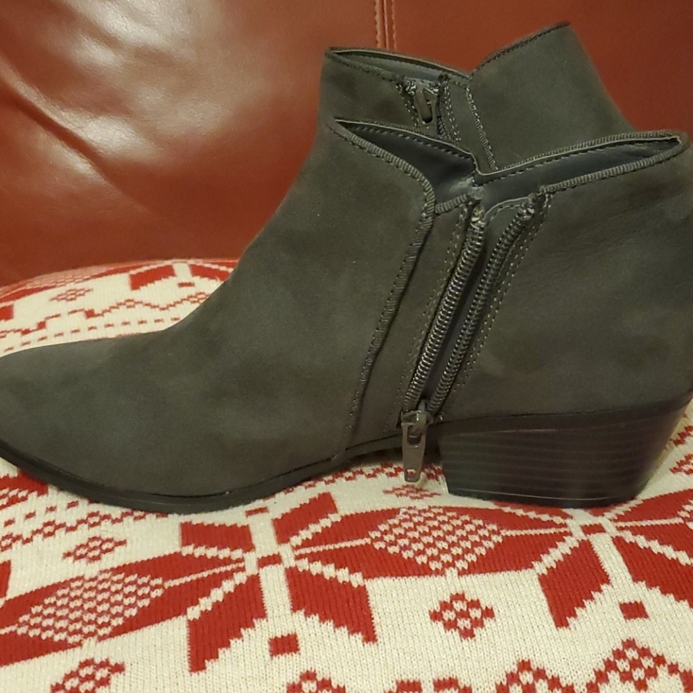 Style & Co. Ankle Booties - NWOT - Picture 4 of 10